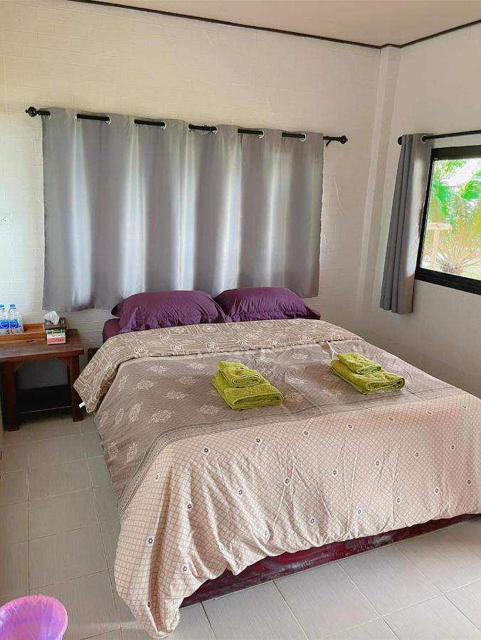 Baanyaiguesthouse Koh Mak Esterno foto