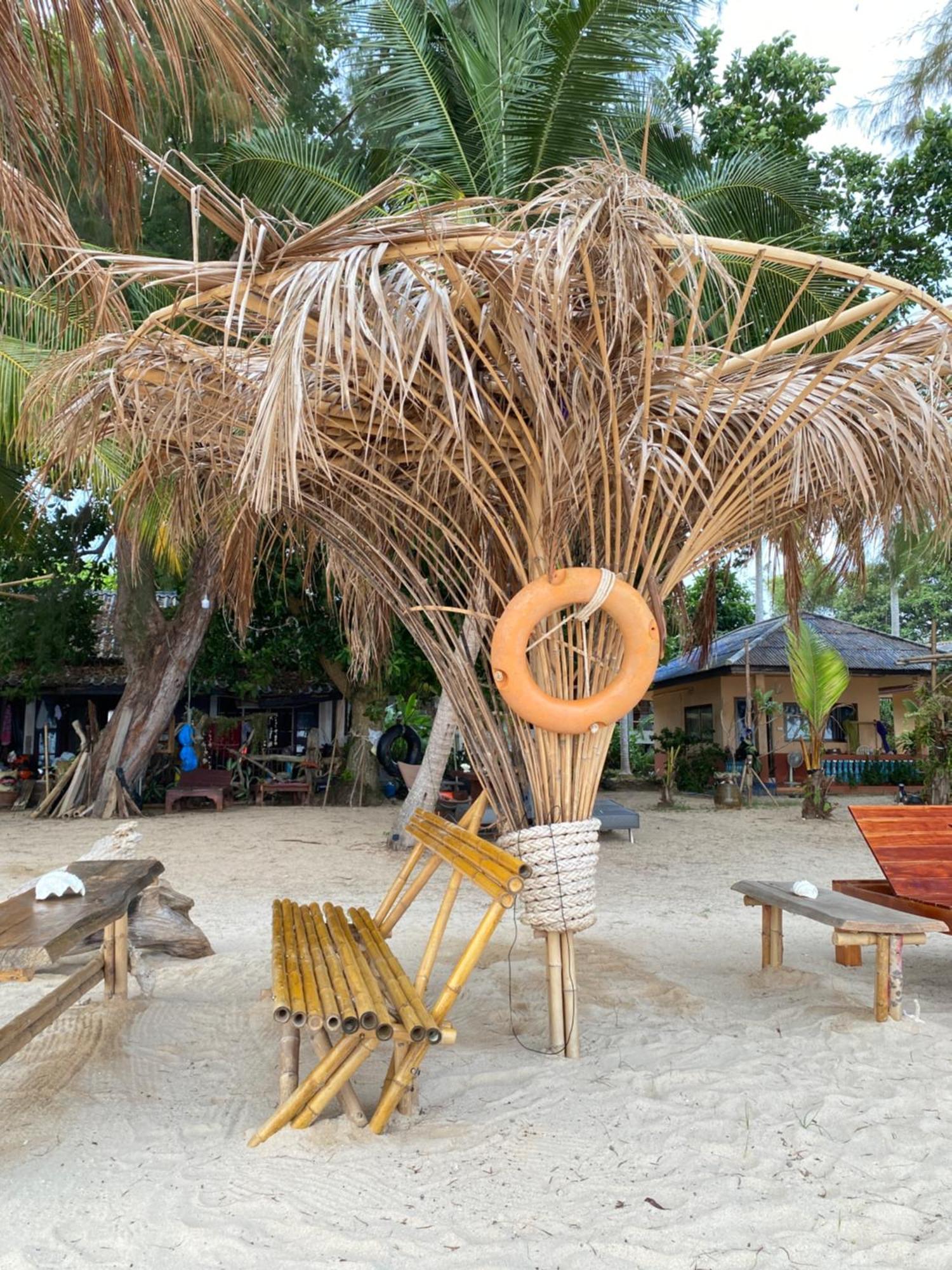 Baanyaiguesthouse Koh Mak Esterno foto